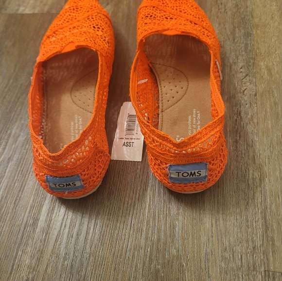 Toms Neon Crochet Slip On Shoes Size 7 - Picture 4 of 8
